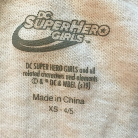 🌷Dc Superhero Girls XS (4/5) Short Sleeve Top🌷 - Picture 3 of 6